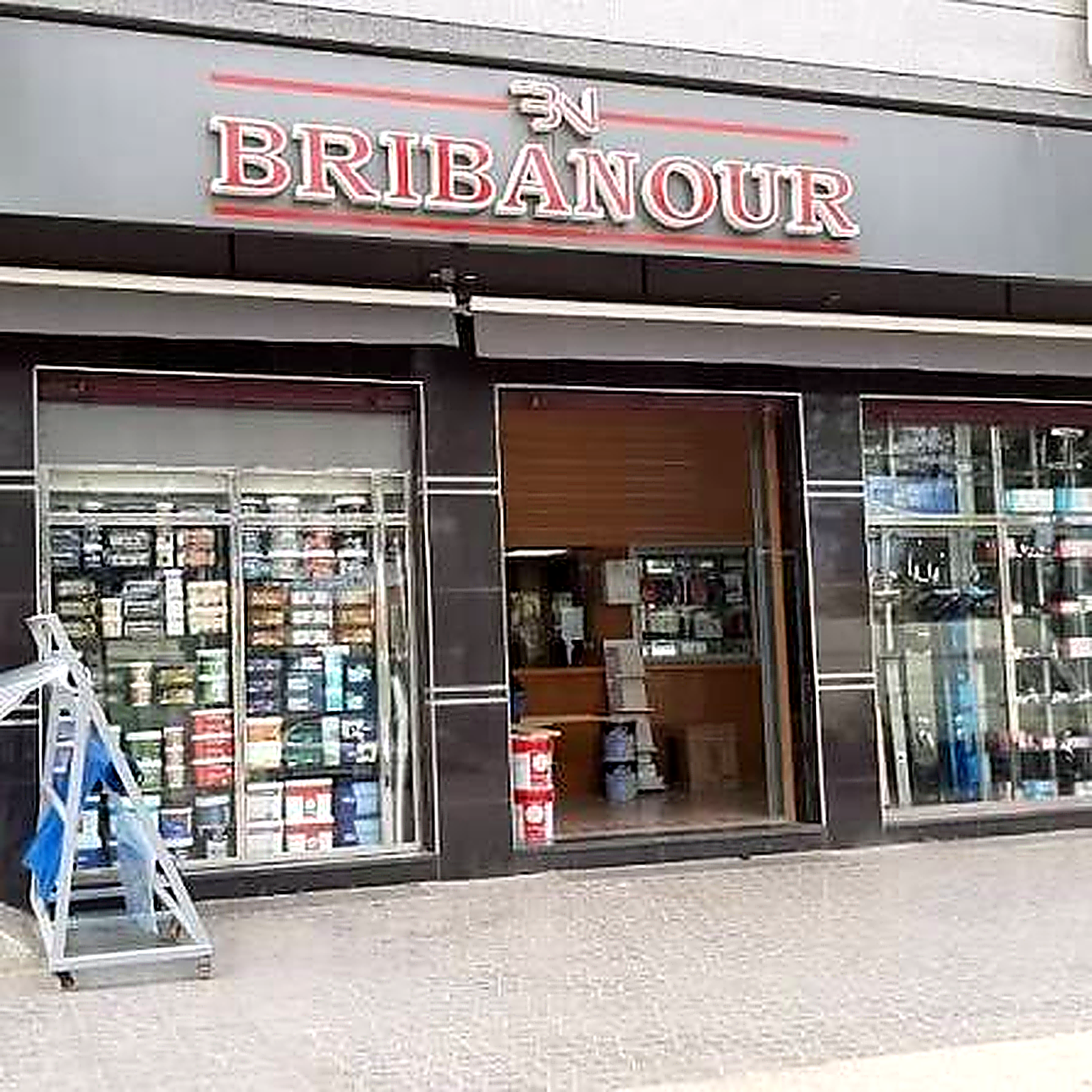 Façade et entrée du showroom BRIBANOUR à Rabat